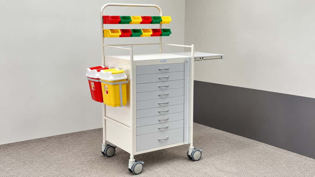 Medical cart fitted with twin-wheel swivel with brake casters